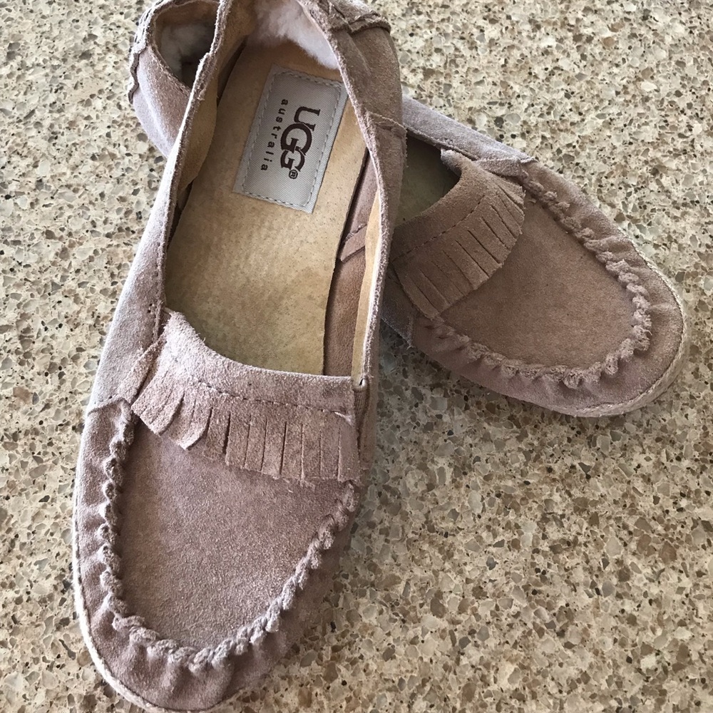 Ugg Moccasin Marin Leather Tan Girls Sz 2 shoe